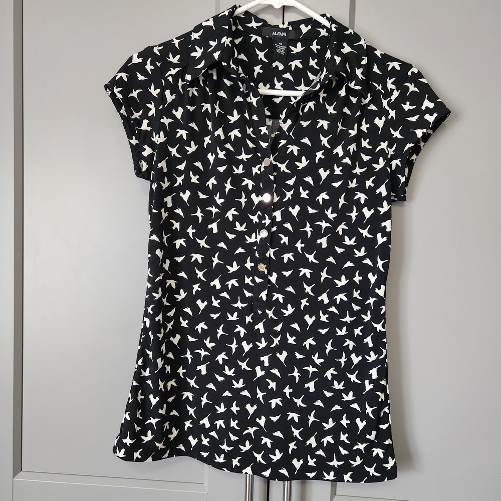 Alfani Women's XS Shirt Black White Bird Print Short Sleeve Button Front Blouse